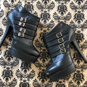 Shoedazzle “MONROE” black ankle bootie 9.5